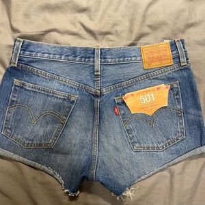 NWT Levi’s 501 rolled cutoff shorts Sz 29